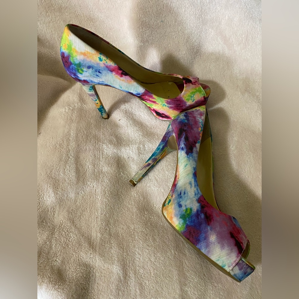 Guess brand stiletto high heels peep toe size 6.5 multicolor, rainbow, artsy